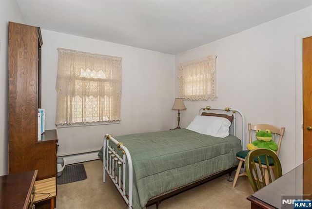 40 17th Avenue, Elmwood Park, NJ 07407