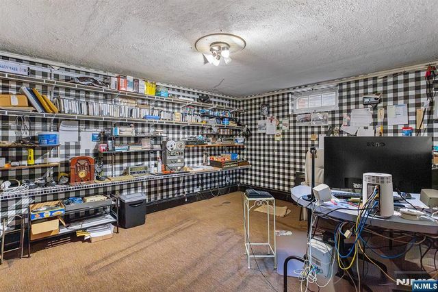 40 17th Avenue, Elmwood Park, NJ 07407