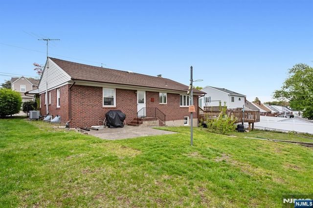 40 17th Avenue, Elmwood Park, NJ 07407
