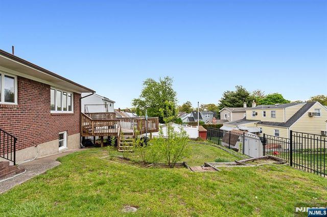 40 17th Avenue, Elmwood Park, NJ 07407