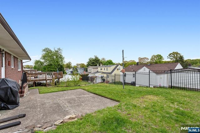 40 17th Avenue, Elmwood Park, NJ 07407