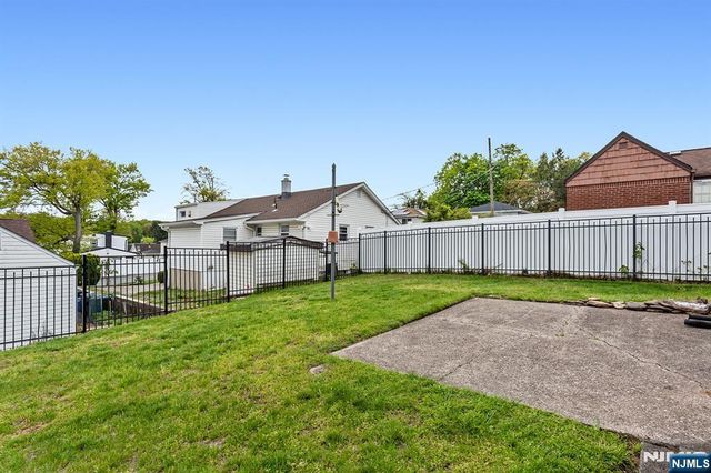 40 17th Avenue, Elmwood Park, NJ 07407