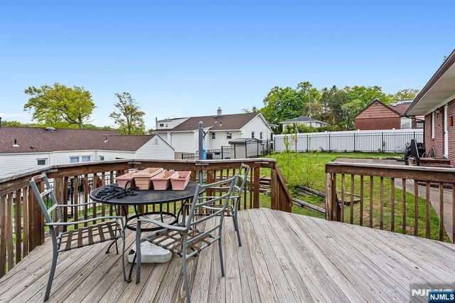 40 17th Avenue, Elmwood Park, NJ 07407