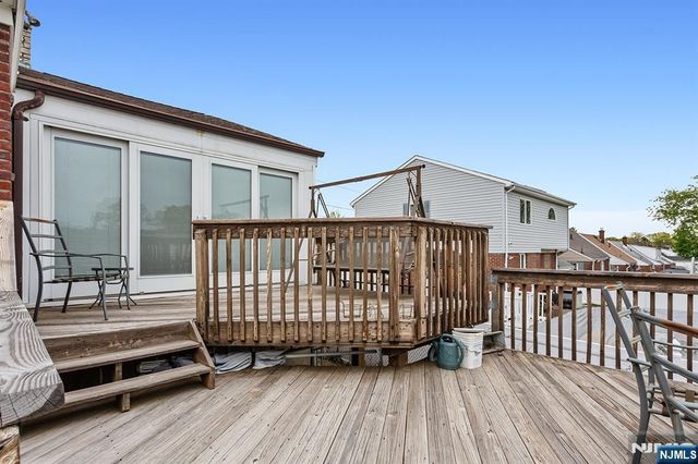 40 17th Avenue, Elmwood Park, NJ 07407