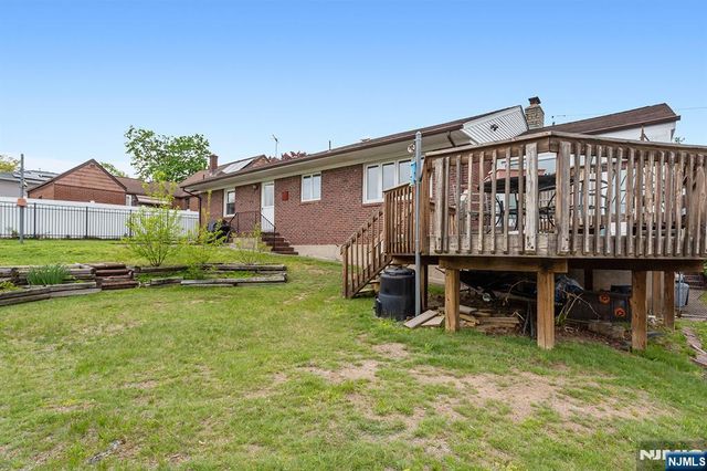 40 17th Avenue, Elmwood Park, NJ 07407
