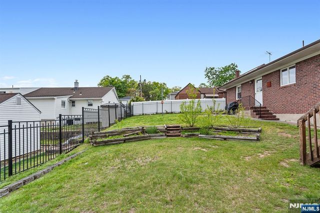 40 17th Avenue, Elmwood Park, NJ 07407