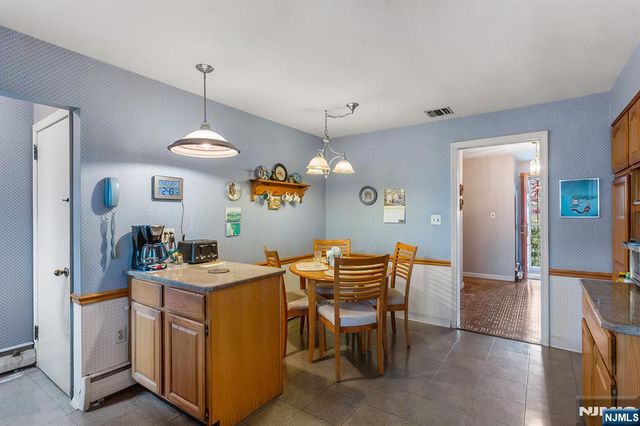 40 17th Avenue, Elmwood Park, NJ 07407