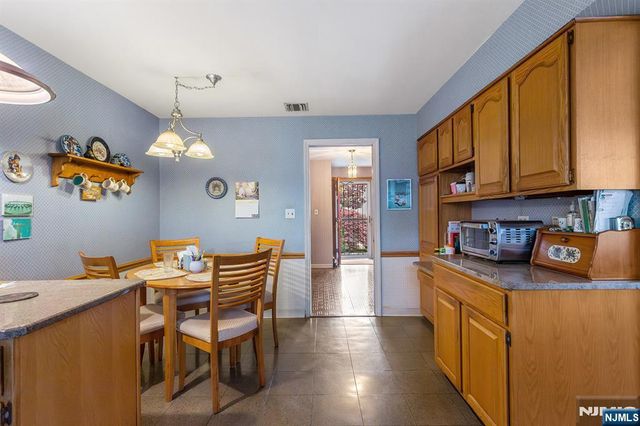 40 17th Avenue, Elmwood Park, NJ 07407