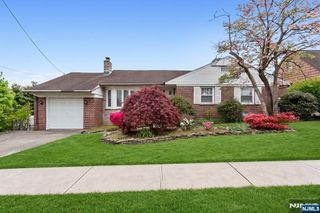 40 17th Avenue, Elmwood Park, NJ 07407