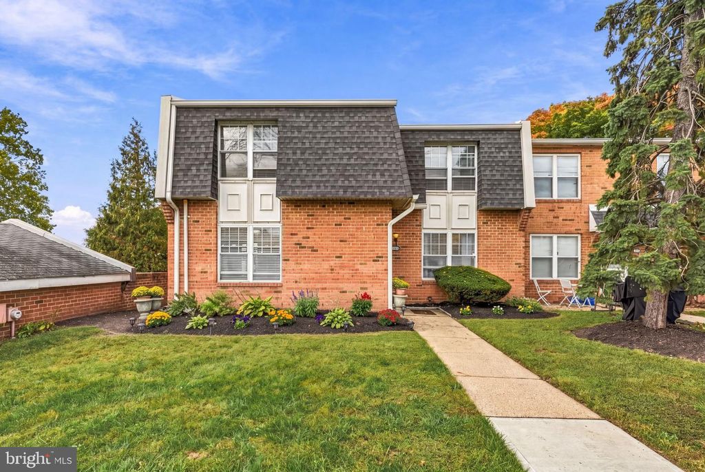 2093 HARBOUR DR, PALMYRA, NJ 08065 — exterior