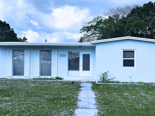 213 NE Prima Vista Boulevard, Port St. Lucie, Port St Lucie, FL 34983