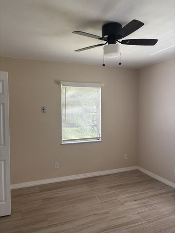 213 NE Prima Vista Boulevard, Port St. Lucie, Port St Lucie, FL 34983