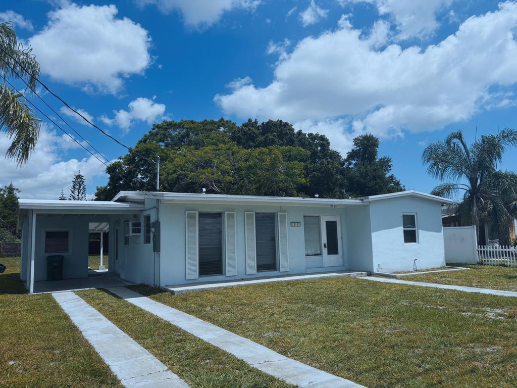 213 NE Prima Vista Boulevard, Port St. Lucie, Port St Lucie, FL 34983