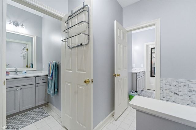 113 Champion Lane, Chagrin Falls, OH 44022