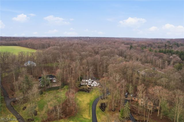 113 Champion Lane, Chagrin Falls, OH 44022