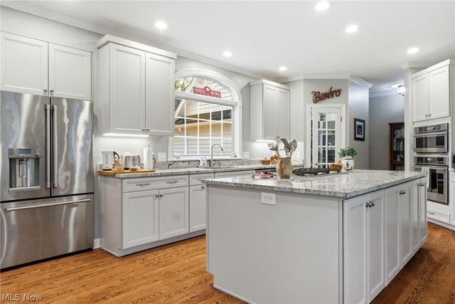 113 Champion Lane, Chagrin Falls, OH 44022