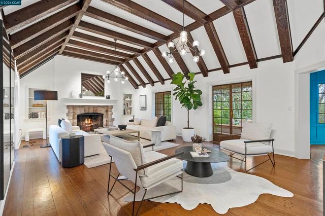 33 La Noria, Orinda, CA 94563