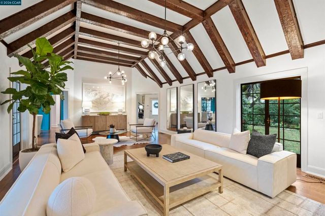 33 La Noria, Orinda, CA 94563