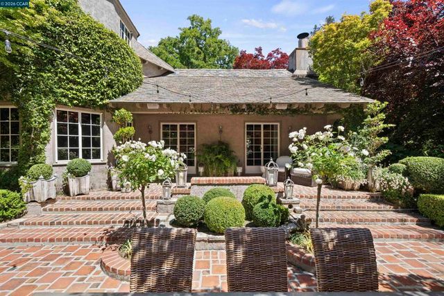 33 La Noria, Orinda, CA 94563
