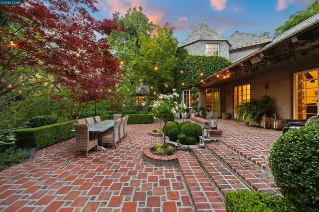 33 La Noria, Orinda, CA 94563