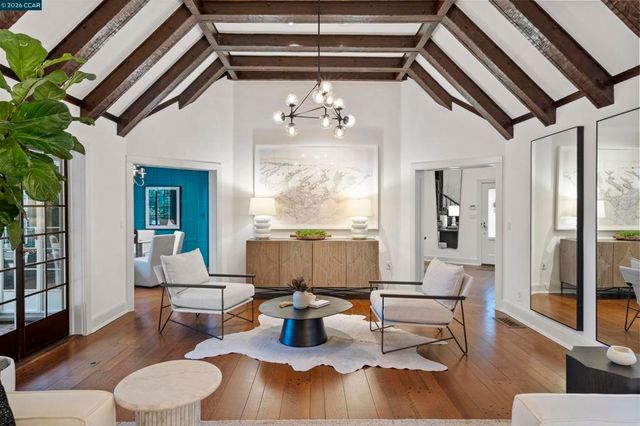 33 La Noria, Orinda, CA 94563