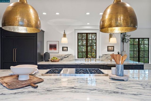 33 La Noria, Orinda, CA 94563