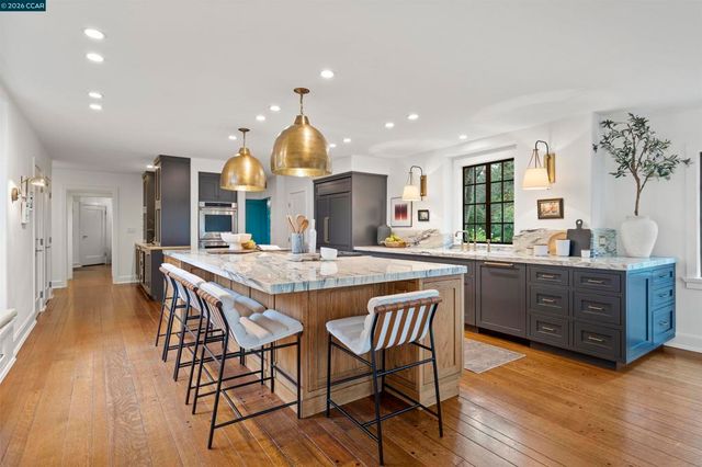 33 La Noria, Orinda, CA 94563