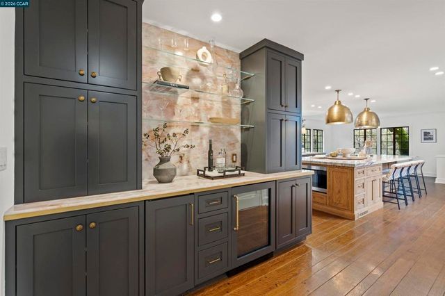 33 La Noria, Orinda, CA 94563