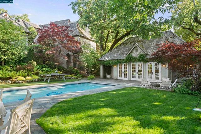 33 La Noria, Orinda, CA 94563
