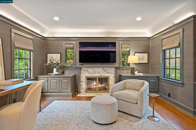 33 La Noria, Orinda, CA 94563