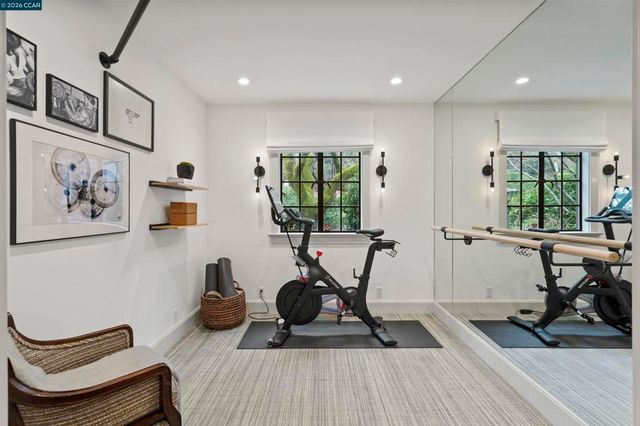 33 La Noria, Orinda, CA 94563