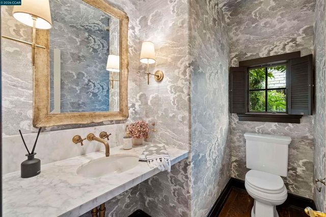 33 La Noria, Orinda, CA 94563