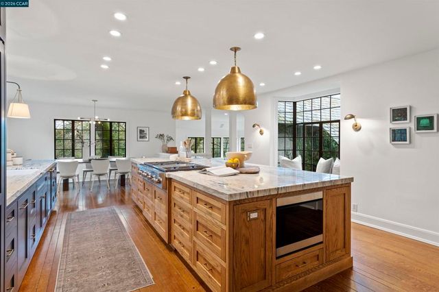 33 La Noria, Orinda, CA 94563
