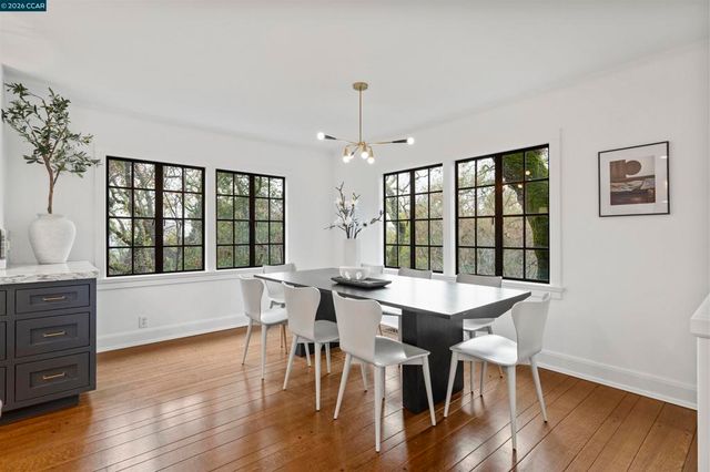 33 La Noria, Orinda, CA 94563