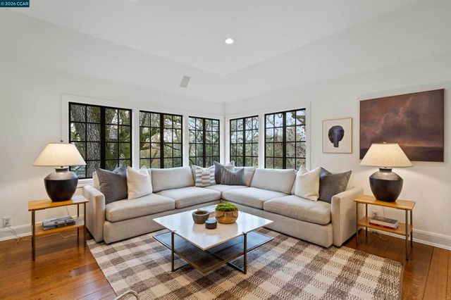 33 La Noria, Orinda, CA 94563