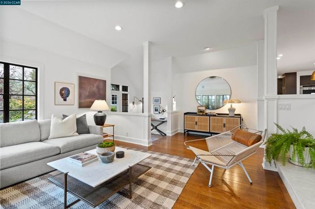 33 La Noria, Orinda, CA 94563