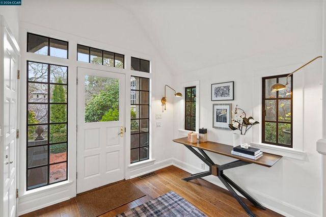 33 La Noria, Orinda, CA 94563
