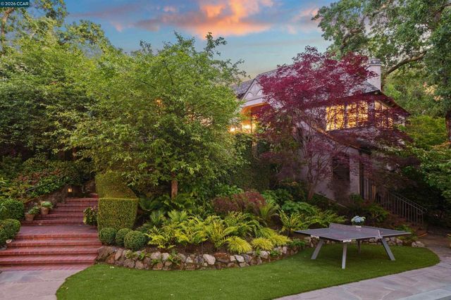33 La Noria, Orinda, CA 94563