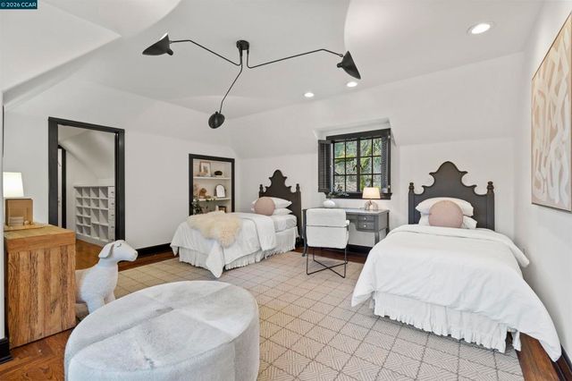 33 La Noria, Orinda, CA 94563