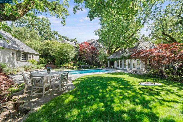 33 La Noria, Orinda, CA 94563
