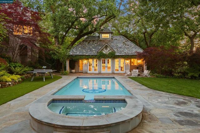 33 La Noria, Orinda, CA 94563