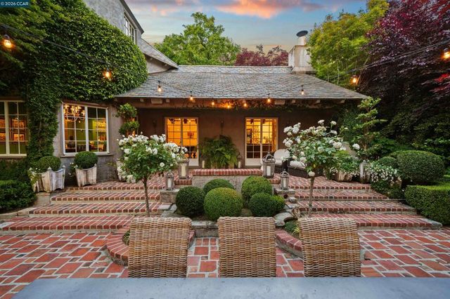 33 La Noria, Orinda, CA 94563