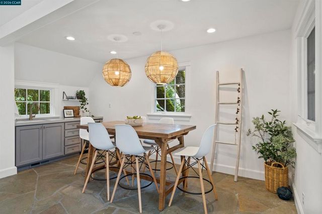 33 La Noria, Orinda, CA 94563