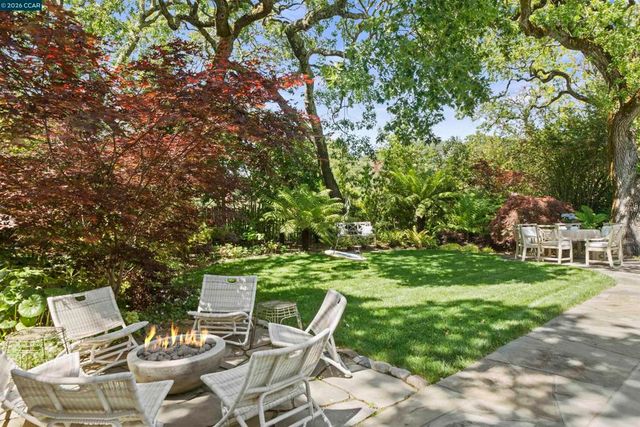 33 La Noria, Orinda, CA 94563