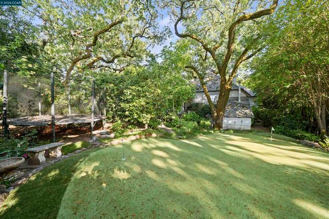 33 La Noria, Orinda, CA 94563