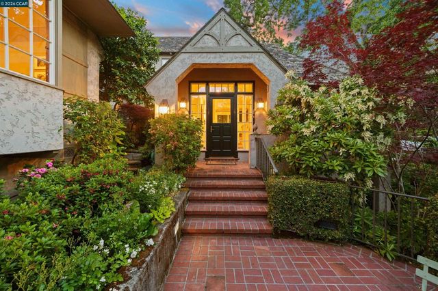 33 La Noria, Orinda, CA 94563