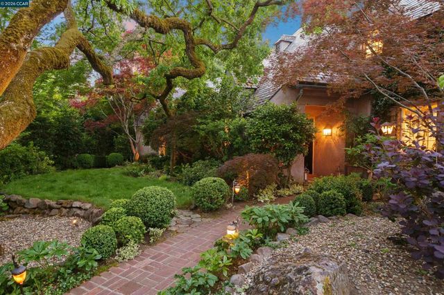 33 La Noria, Orinda, CA 94563