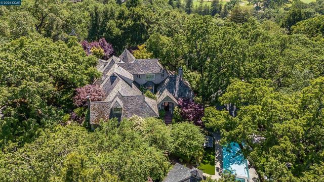 33 La Noria, Orinda, CA 94563
