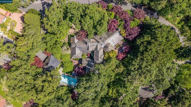 33 La Noria, Orinda, CA 94563