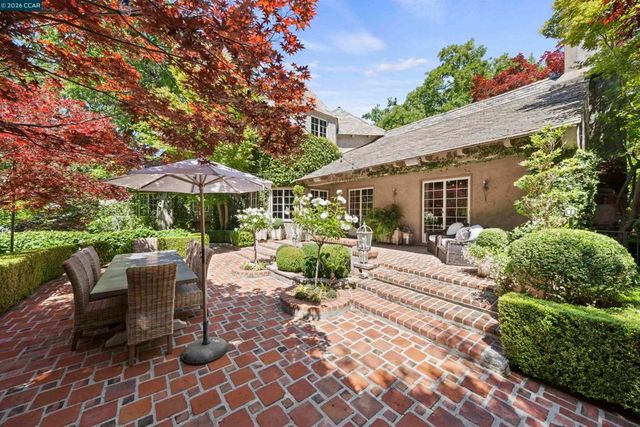 33 La Noria, Orinda, CA 94563